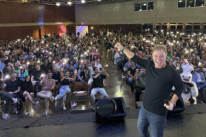 'Show de Vendas' com Ciro Bottini reúne multidão, em Limeira