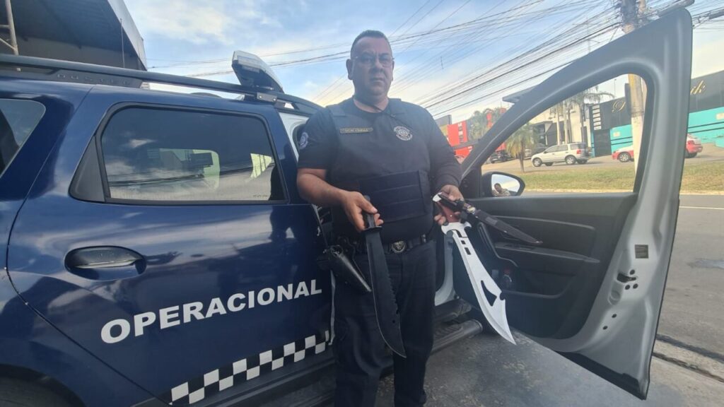 Briga entre motorista e motoboy tem ameaça com facão e termina na polícia, em Limeira