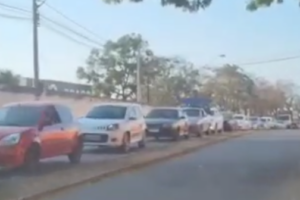 Engavetamento entre ônibus e veículos é registrado no Viaduto Paulo Natal, em Limeira