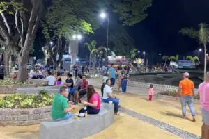 Evento de inauguração da Praça da Buzolin reúne multidão