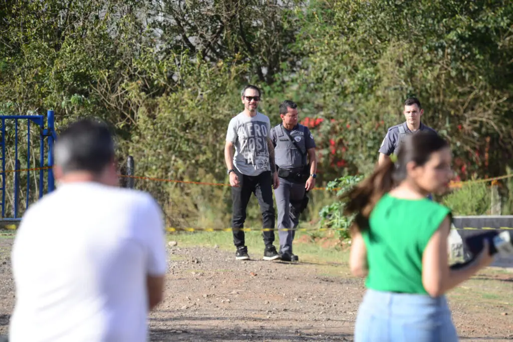 O atleta possuía mais de 250 saltos, comprovando experiência na atividade. As causas do acidente estão sendo investigadas