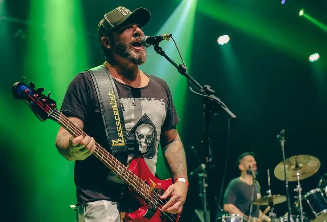 Mingau, do Ultraje a Rigor, respira por aparelhos, depois de segunda cirurgia