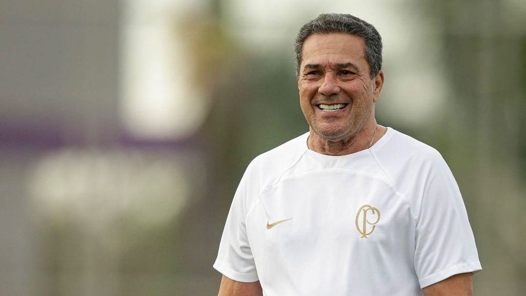 Corinthians anuncia a demissão de Vanderlei Luxemburgo