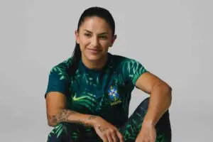 Sem Marta, Debinha é única brasileira indicada ao Bola de Ouro