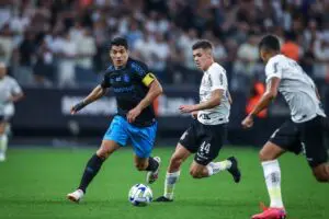 Corinthians e Grêmio empatam em jogo com oito gols