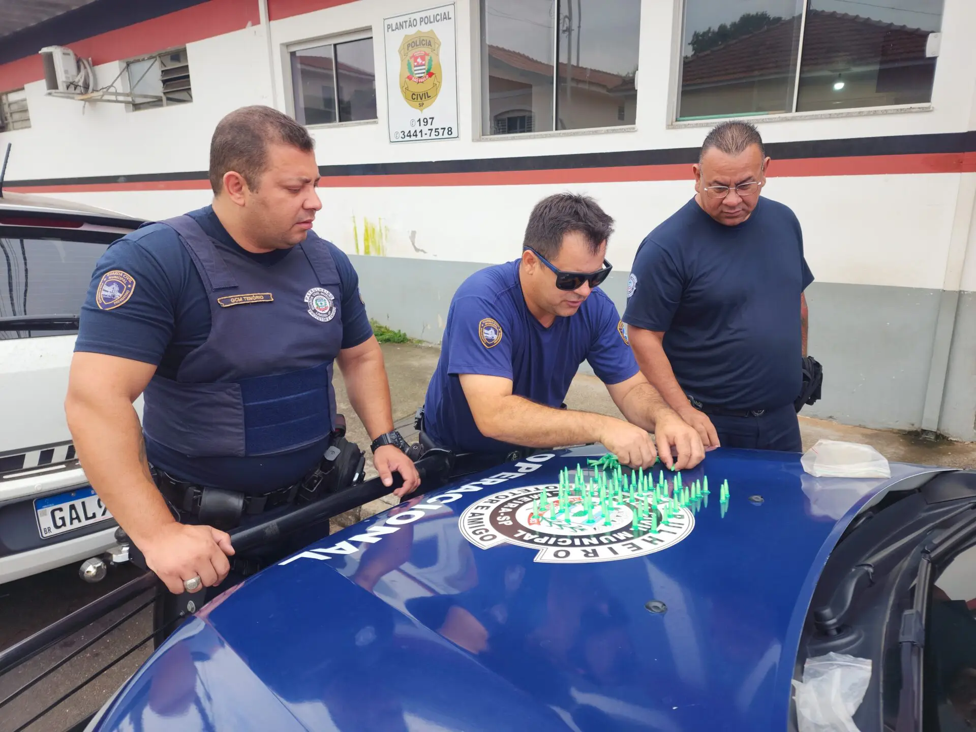 GCM prende homem traficando na 'biqueira do abacateiro' no Abílio Pedro