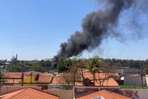 Incêndio atinge pátio de empresa no Egisto Ragazzo, em Limeira