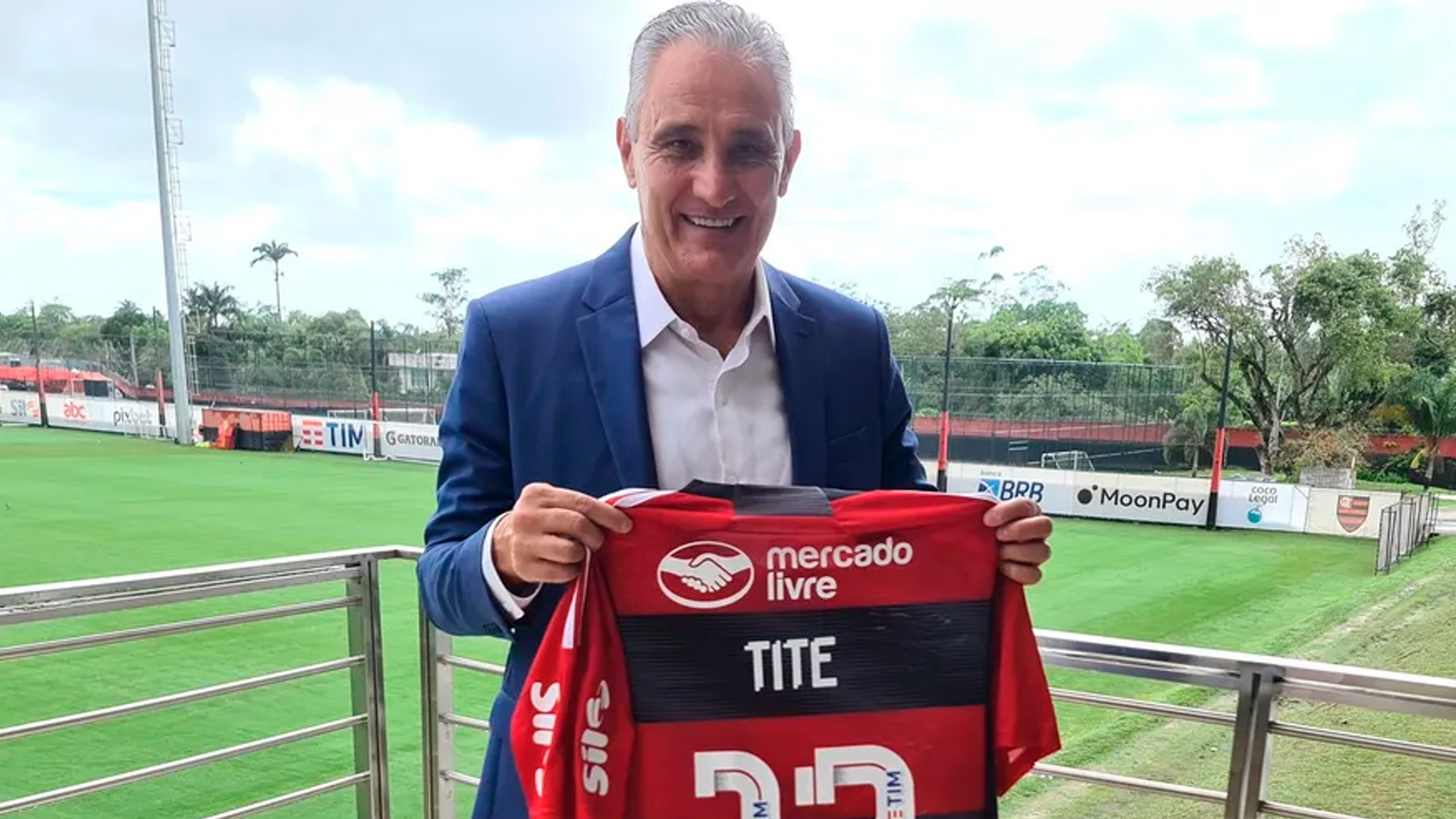 Flamengo oficializa a contratação do técnico Tite até o fim de 2024