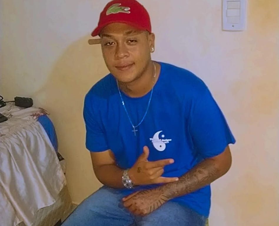 Um ciclista de 17 anos morreu na tarde desta quinta-feira (26) no Anel Viário de Limeira. Ele foi atropelado por um caminhão carregado de restos de madeira conduzido por um morador de Cordeirópolis, de 34 anos.