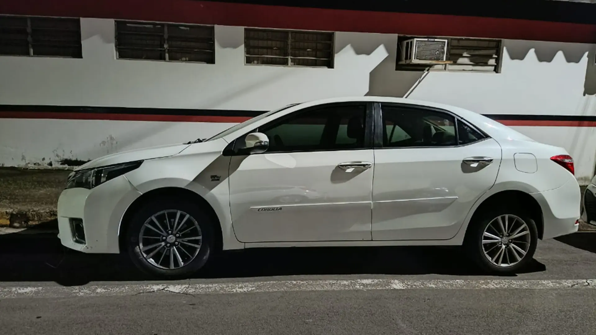 Homem é preso transportando Toyota Corolla furtado, em Limeira