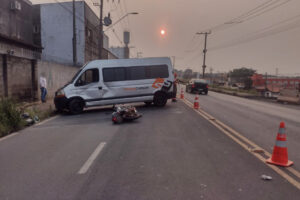Motociclista fica ferido ao colidir contra van no Anel Viário, em Limeira 