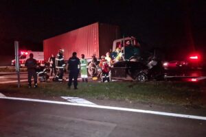 Motorista de caminhão e padre morrem em acidente em Limeira