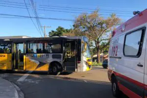 Mulher é atropelada por ônibus no Abílio Pedro