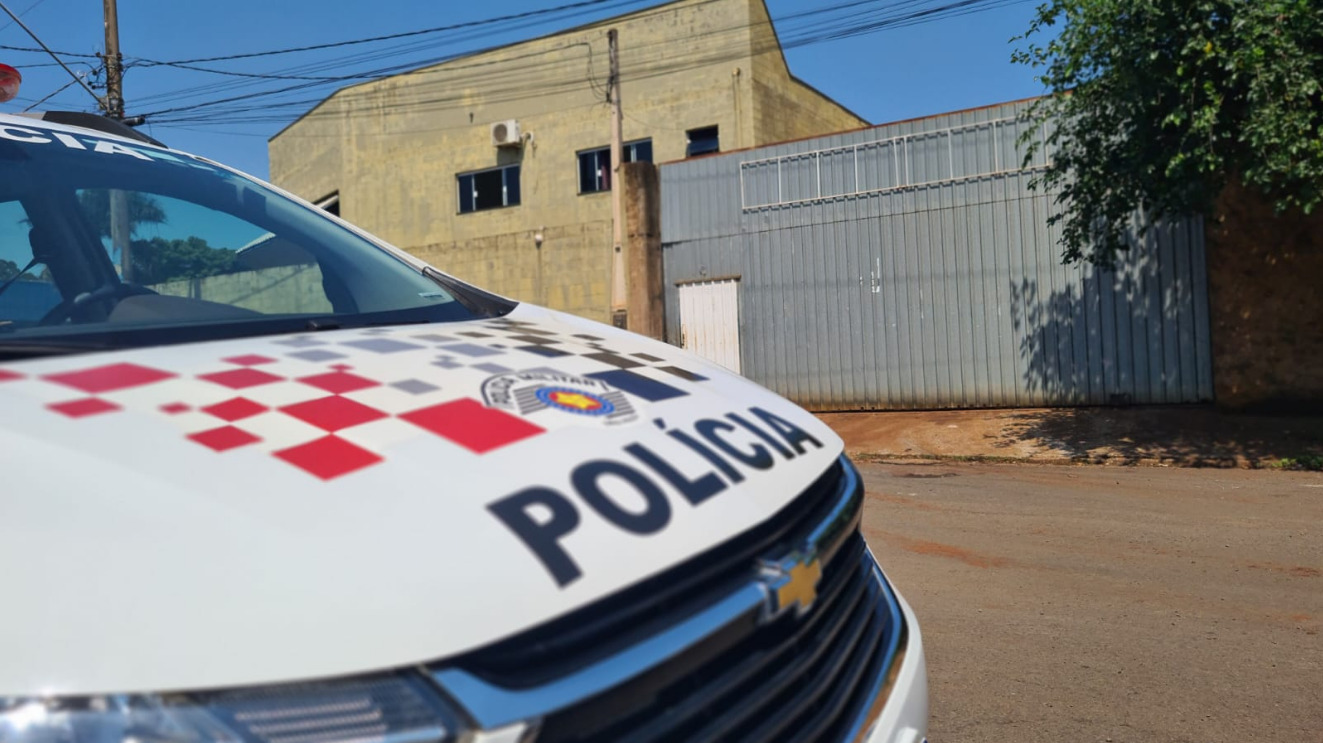 PM recupera, em Iracemápolis, caminhão roubado com carga de algodão