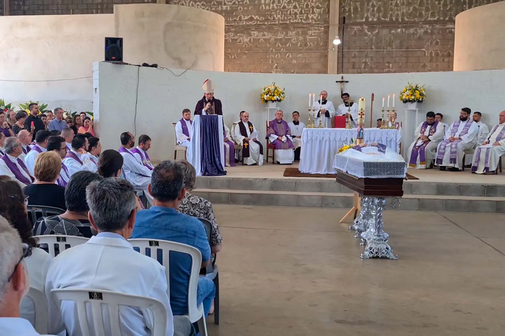 Padre Evandro é velado em Americana com missa presidida por Dom José