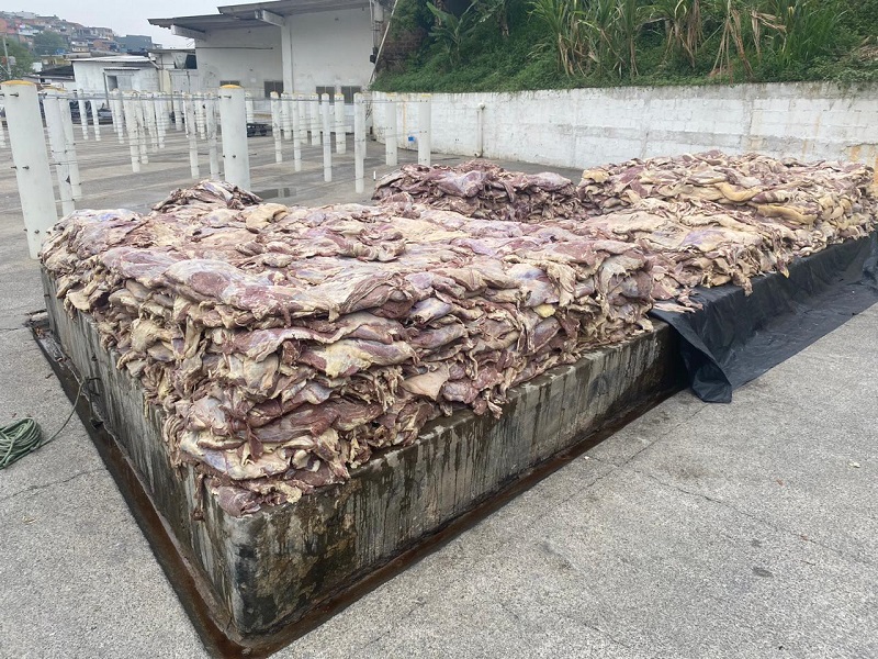 Polícia Civil flagra empresa com 4.600 kg de carne vencida na região metropolitana de SP