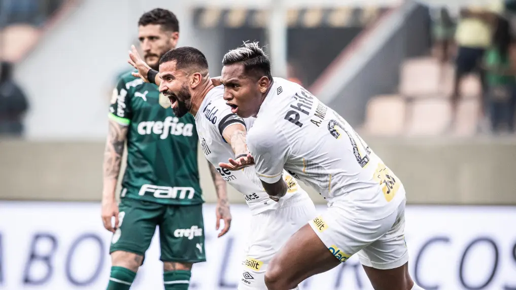 Santos vence Palmeiras e foge do rebaixamento
