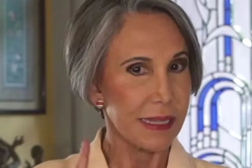 Víúva do criador de 'Chaves' diz que não vetou série na TV