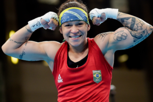 Beatriz Ferreira é semifinalista do boxe no Pan 2023. A brasileira venceu a costa-riquenha Pamela Sánchez por RSC (decisão da arbitragem de parar a luta) no primeiro round.