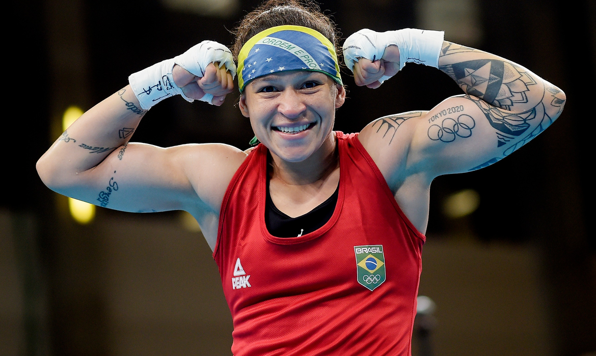 Beatriz Ferreira é semifinalista do boxe no Pan 2023. A brasileira venceu a costa-riquenha Pamela Sánchez por RSC (decisão da arbitragem de parar a luta) no primeiro round.