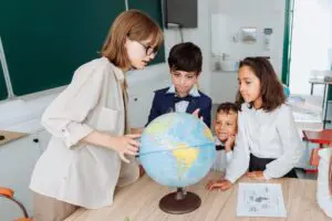 Nove em cada dez estudantes confiam em seus professores