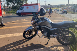 Acidente entre bicicleta e moto deixa dois feridos no Anel Viário, em Limeira