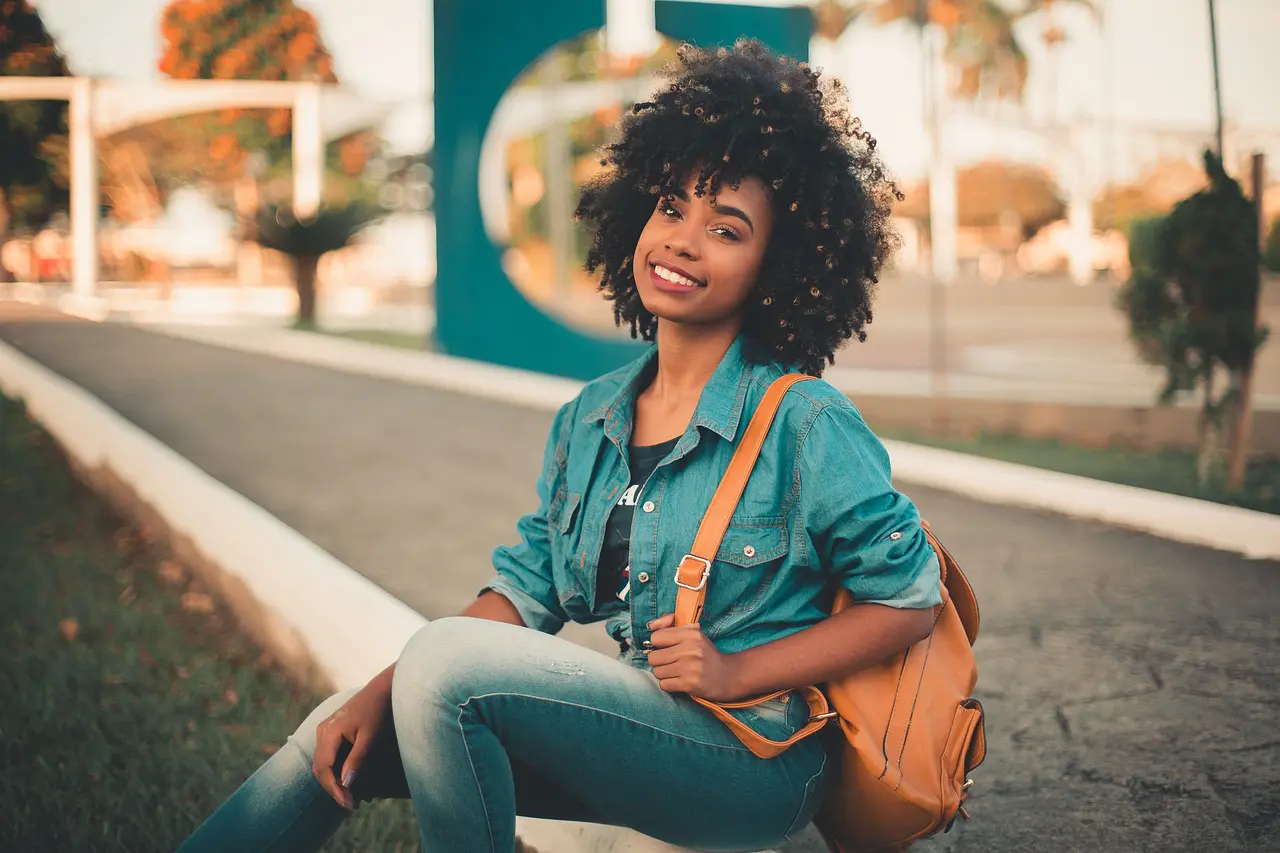 O Qualifica SP Empreenda, programa da Secretaria de Desenvolvimento Econômico para capacitar micro e pequenos empreendedores, está com 200 vagas exclusivas para mulheres negras para curso gratuito on-line sobre plano de negócios. A iniciativa oferece ainda mentoria e acesso à linha de microcrédito do Banco do Povo. As inscrições vão até 20 de novembro, Dia da Consciência Negra.