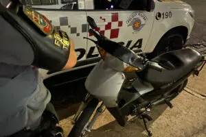 Jovem é preso com moto adulterada na Av. Laranjeiras, em Limeira