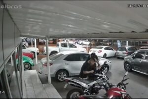 Ladrões furtam moto dentro de estacionamento na Av. Campinas, em Limeira