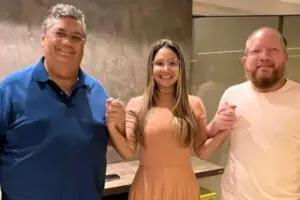 Marido de suplente de Dino despacha sem cargo no gabinete da senadora