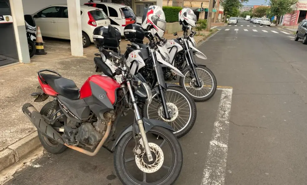 Moto com 1.500 multas é apreendida pela PM, em Limeira; um homem foi preso