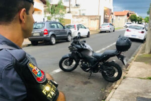 PM prende bandido por roubo de moto no Santo Eulália, em Limeira 