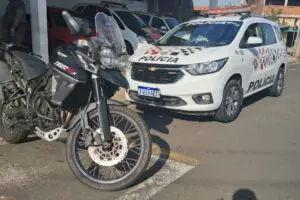 PM prende homem e recupera moto roubada, em Limeira