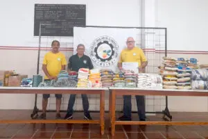 Stial faz entrega de alimentos doados pelos atletas do Campeonato de Futebol da entidade
