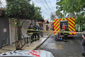 Homem tem cerca de 80% do corpo queimado após incêndio atingir residência no Jardim Palmeiras
