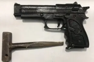 Adolescentes são abordados pela PM com chave mixa e réplica de arma em Limeira