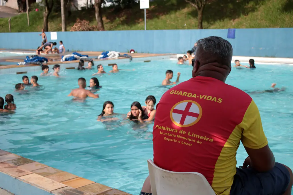 Altas-temperaturas-atraem-publico-para-piscinas-municipais-2
