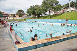 Altas temperaturas atraem público para piscinas municipais
