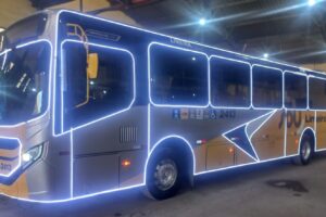 Clima de Natal chega às ruas de Limeira através de ônibus do transporte coletivo