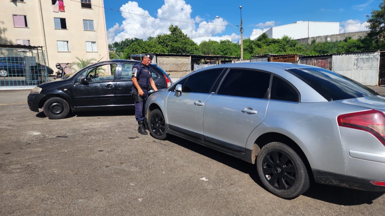 GCM recupera em estacionamento do Olindo de Lucca dois carros furtados