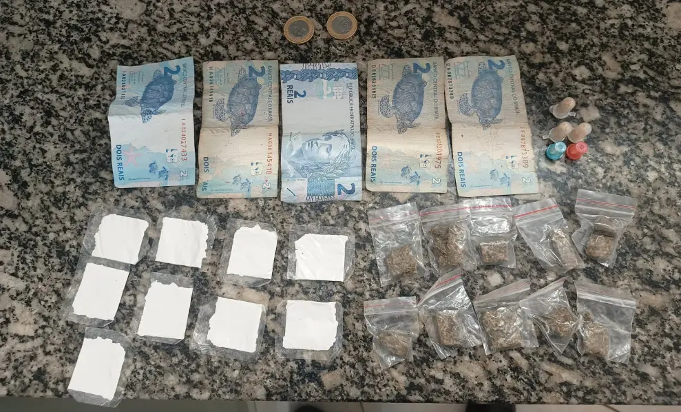 Homem é preso pela PM traficando drogas no Geada, em Limeira