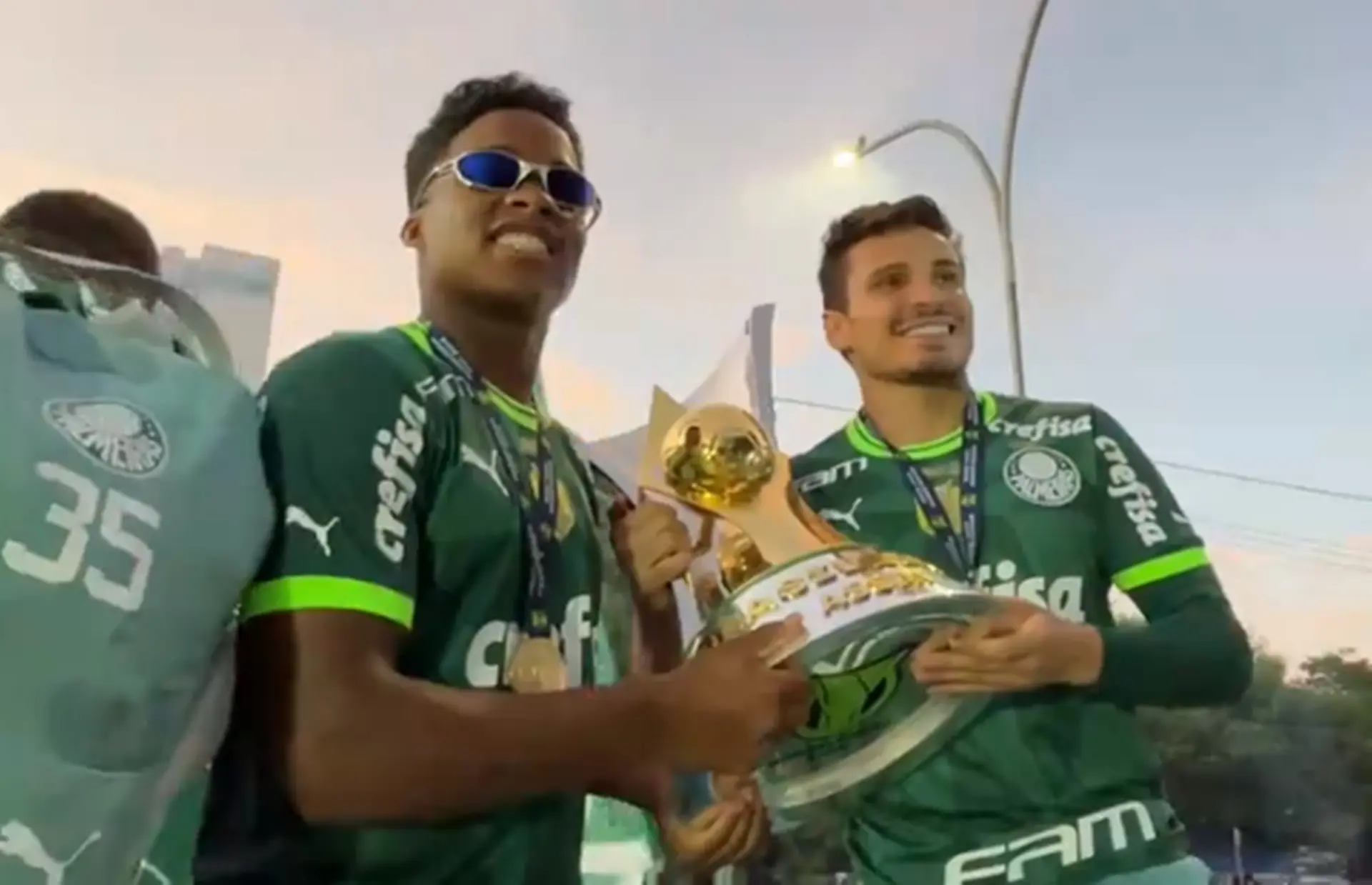 Festa, provocação e emoção: jogadores do Palmeiras celebram título  Paulista; confira