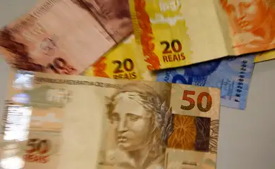 Lula assina decreto que reajusta salário mínimo para R$ 1.412