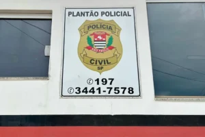 Mulher perseguida e ameaçada pelo ex-marido procura polícia, em Limeira