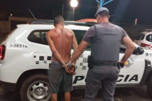 PM prende dois ladrões após roubo de veículo, em Limeira 
