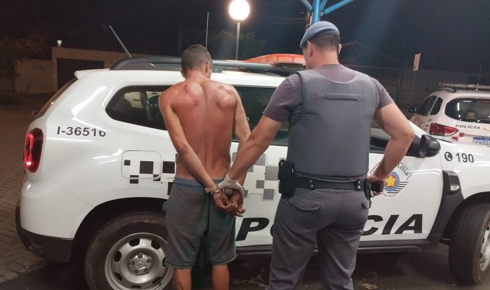 PM prende dois ladrões após roubo de veículo, em Limeira 