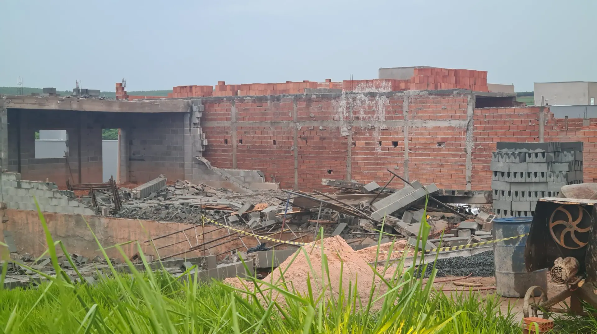 Pedreiro morto em desabamento Crea afirma que obra não tinha engenheiro