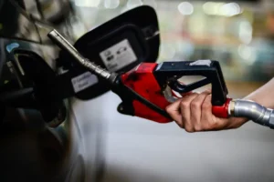 Petrobras reduz preço do diesel às distribuidoras amanhã