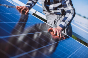 Placas solares ganham força no mercado brasileiro entenda os benefícios