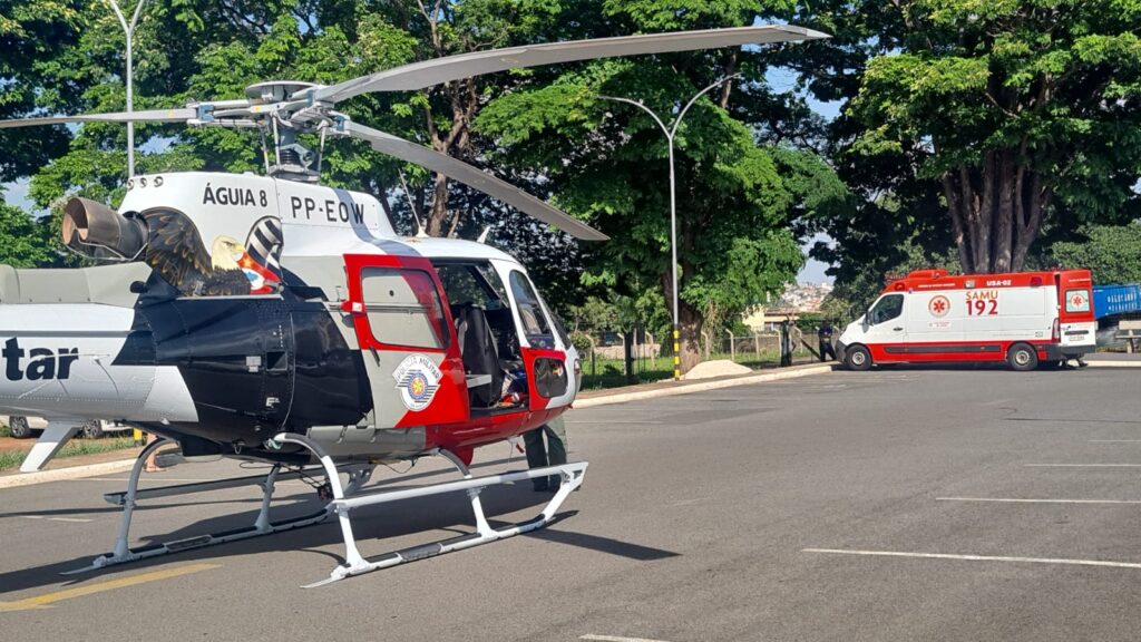Idosa é atropelada por ônibus dentro do terminal urbano de Limeira e helicóptero Águia ajuda no resgate